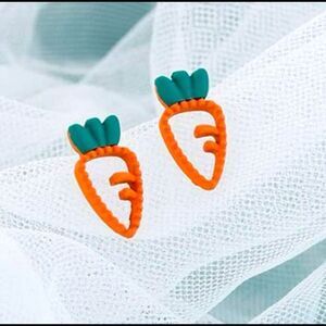 Dainty Carrot Stud Earrings